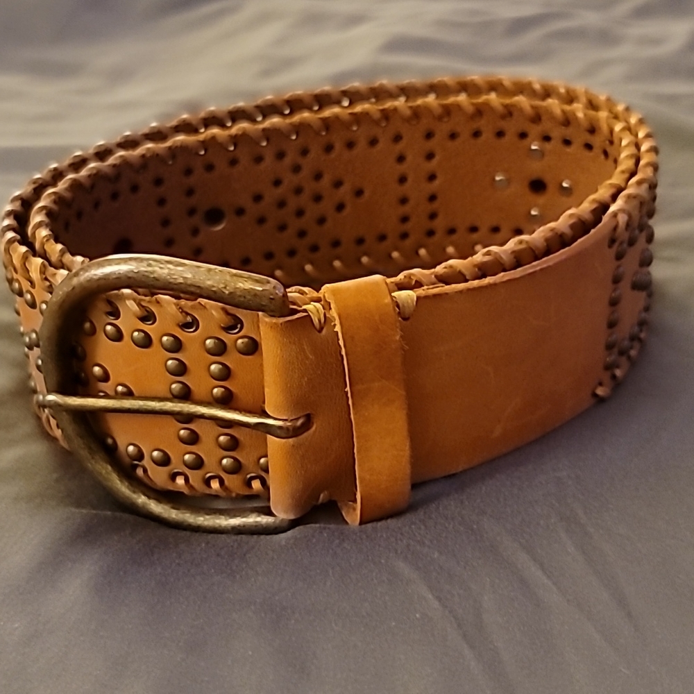 Women's leather and yellow stone belt